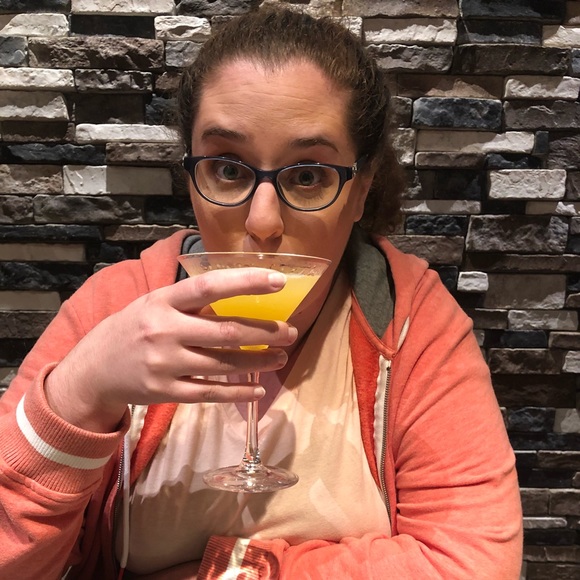 Meet your Posher, Bernadette - Picture 1 of 1